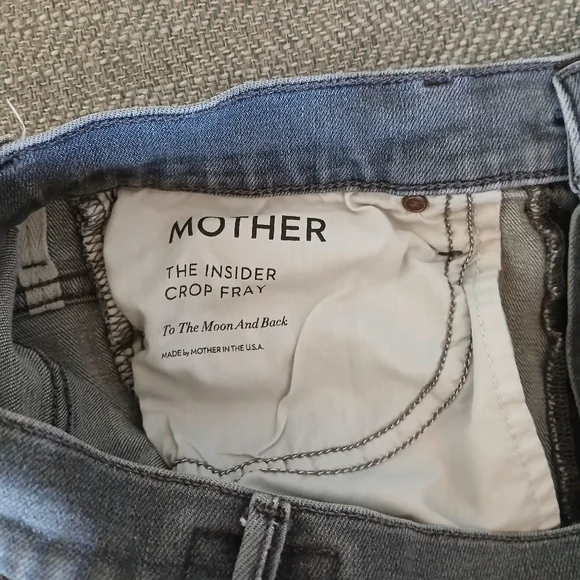 Mother " The Insider Crop Fray" Wash: To the Moon and Back. Size 28